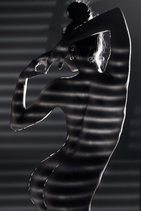 SF1852 Tempered Glass w/ Foil – Woman in the Shadows