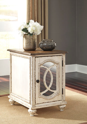 Realyn Chairside End Table - Walo Furniture (Chicago, Illinois)