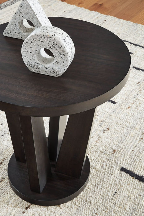 Ashley Express - Chasinfield Round End Table - Walo Furniture