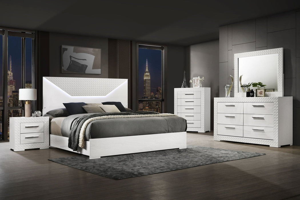 Ives 5 - piece Eastern King Bedroom Set White High Gloss - Walo Furniture